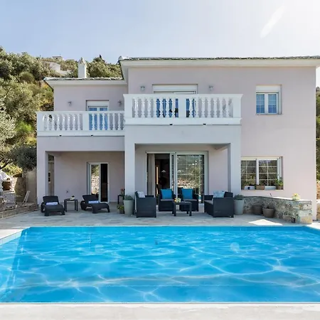 Revenio * Skopelos Town