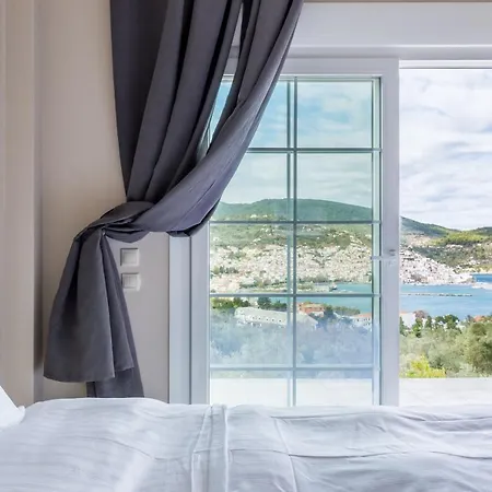 Revenio Skopelos stad