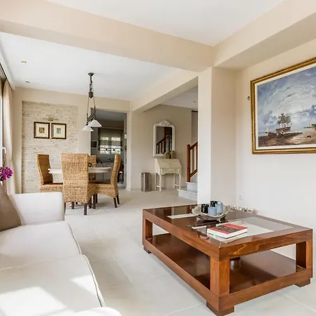 Revenio Villa *