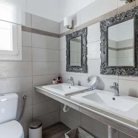 Revenio Villa *